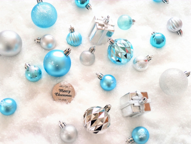 クリスマスツリーの飾りは何ゴミ?