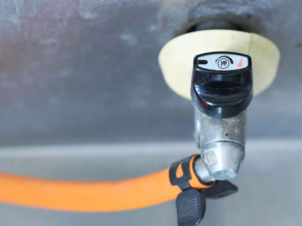 作業を進める前に元栓を閉める