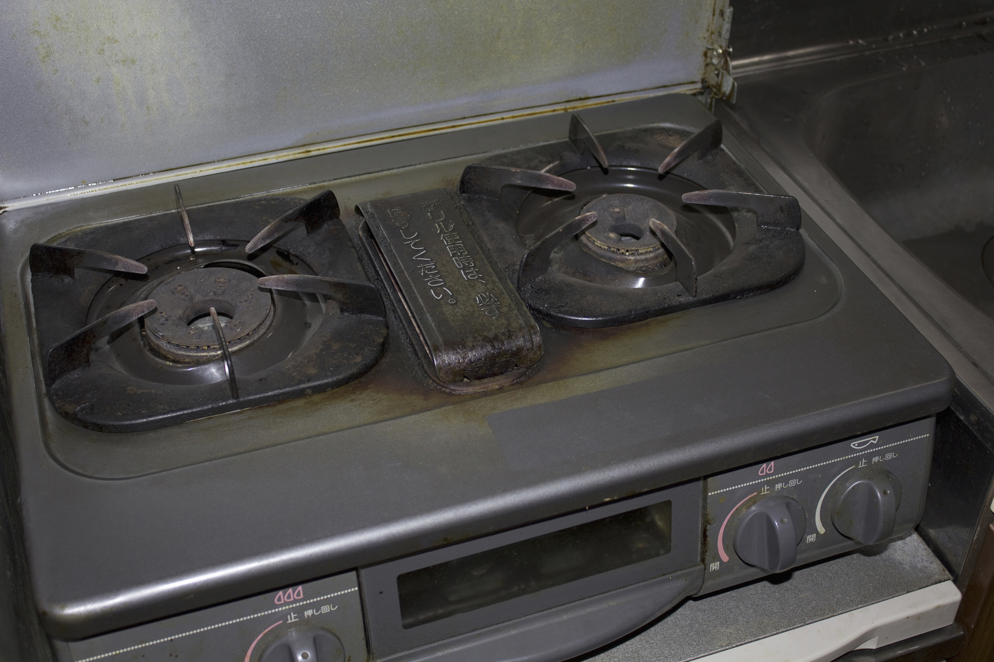 ガスコンロの捨て方5選|無料処分や粗大ゴミで出すときの注意点を解説