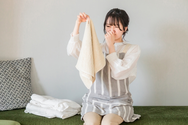 服に付いたゴミ屋敷の臭いを取り除く方法