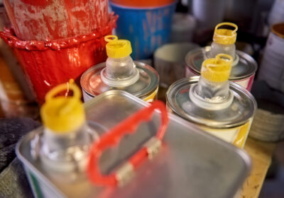 シンナーやラッカー塗料の捨て方4選！余った溶剤の処分方法や注意点を解説